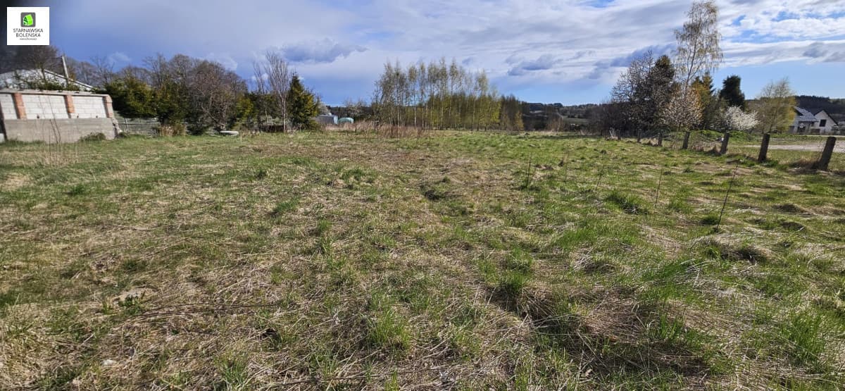 Płaska, łatwy dojazd, bliskość szkoły